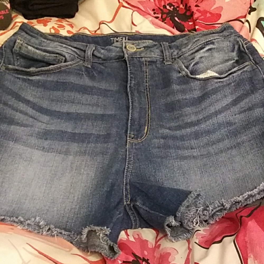 🔵High Rise Shorts